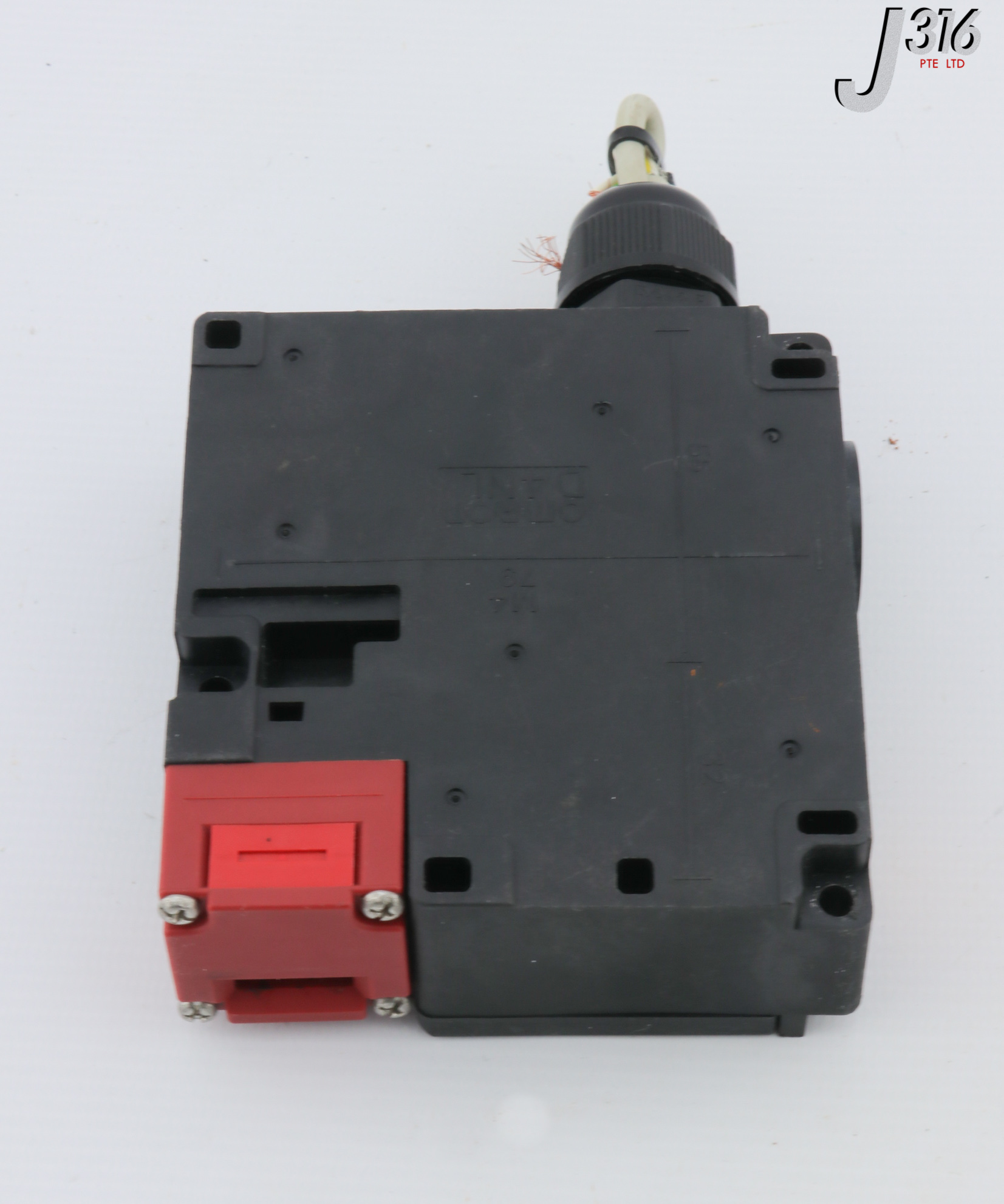 28628 OMRON GUARD LOCK SAFETY-DOOR SWITCH D4NL-1CFG-B – J316Gallery